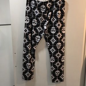 Skull patterned leggings